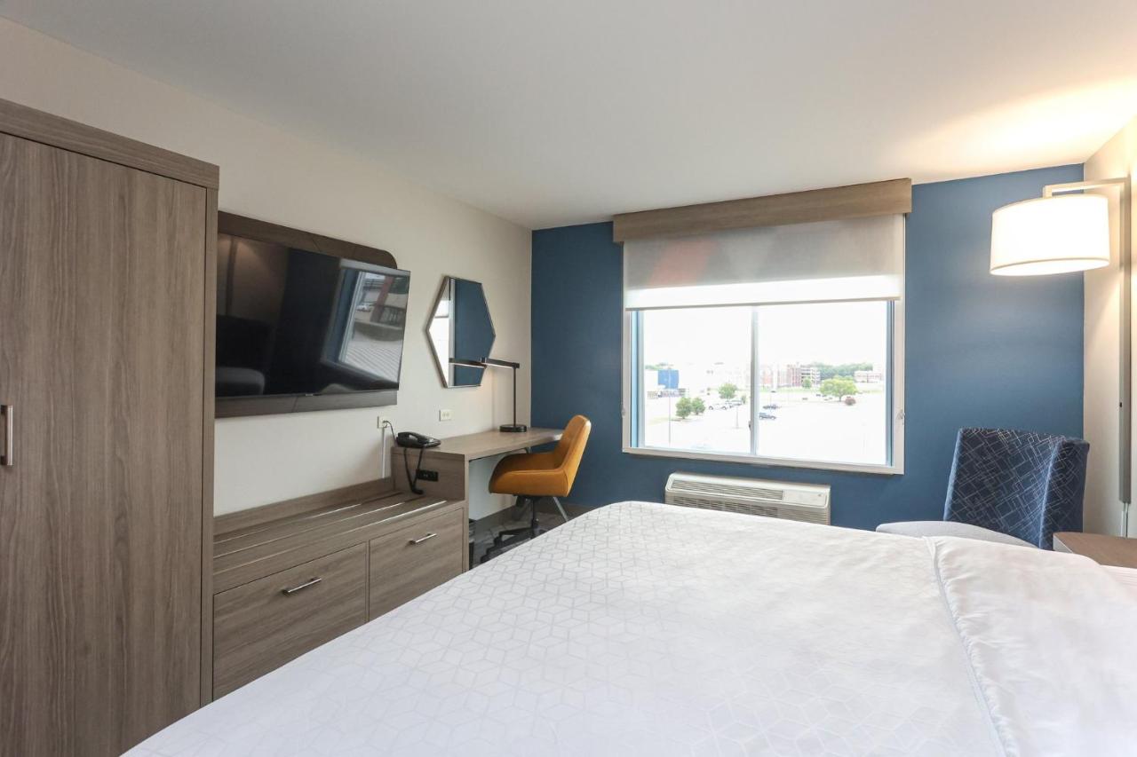 Room Selected at Check-In at Holiday Inn Express Tulsa South Bixby by IHG