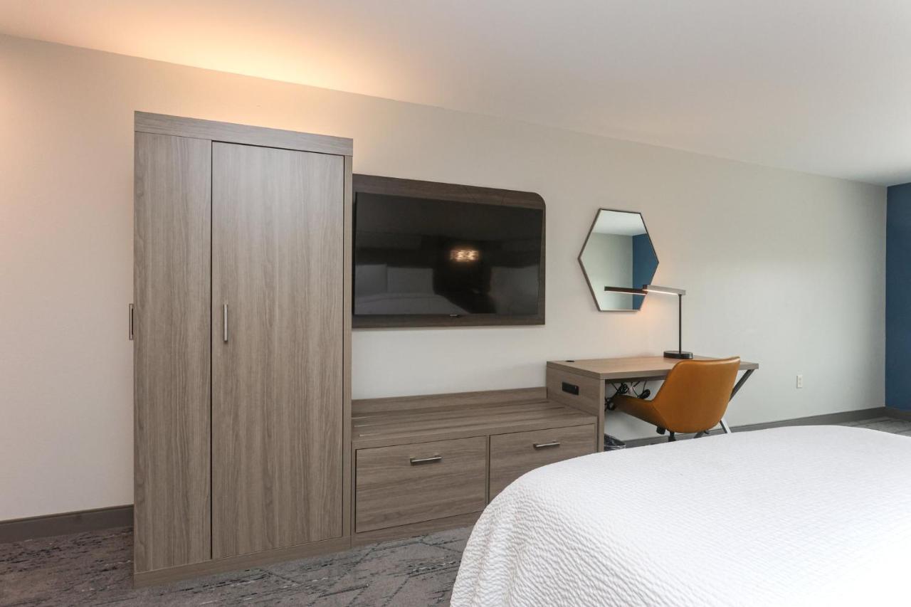 Queen Room with Two Queen Beds at Holiday Inn Express Tulsa South Bixby by IHG