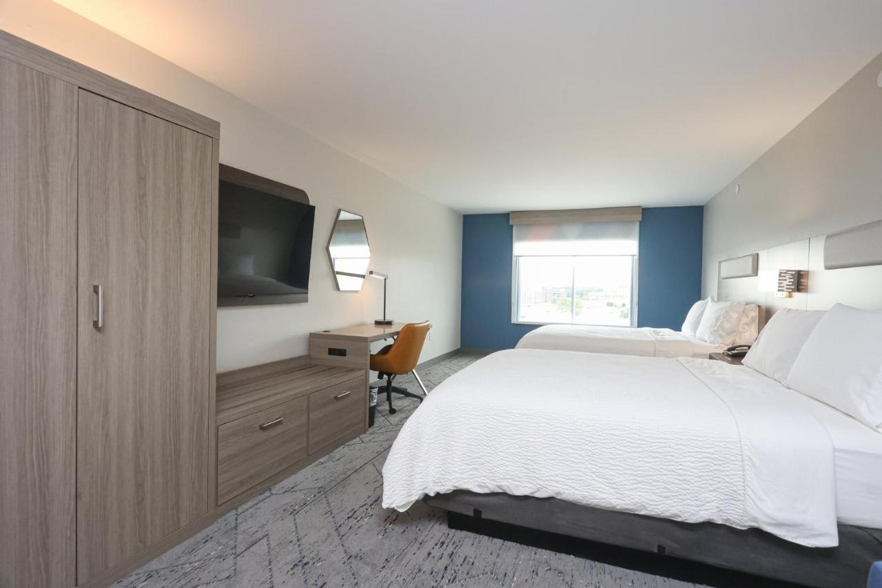 Queen Suite at Holiday Inn Express Tulsa South Bixby by IHG