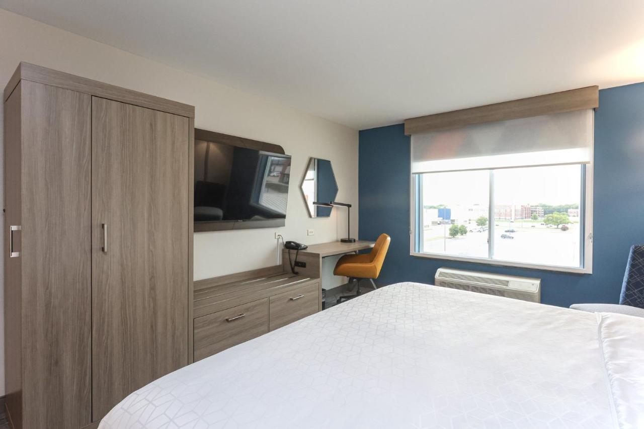Room Selected at Check-In at Holiday Inn Express Tulsa South Bixby by IHG