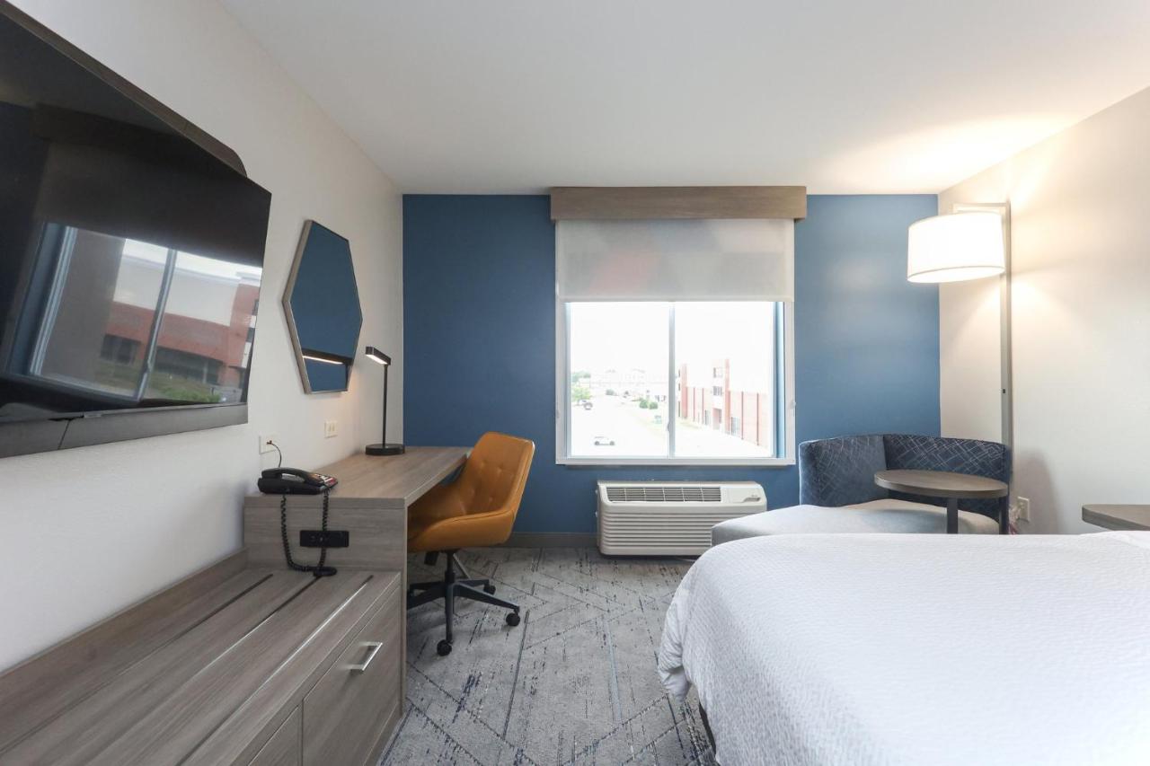 Executive King Room at Holiday Inn Express Tulsa South Bixby by IHG