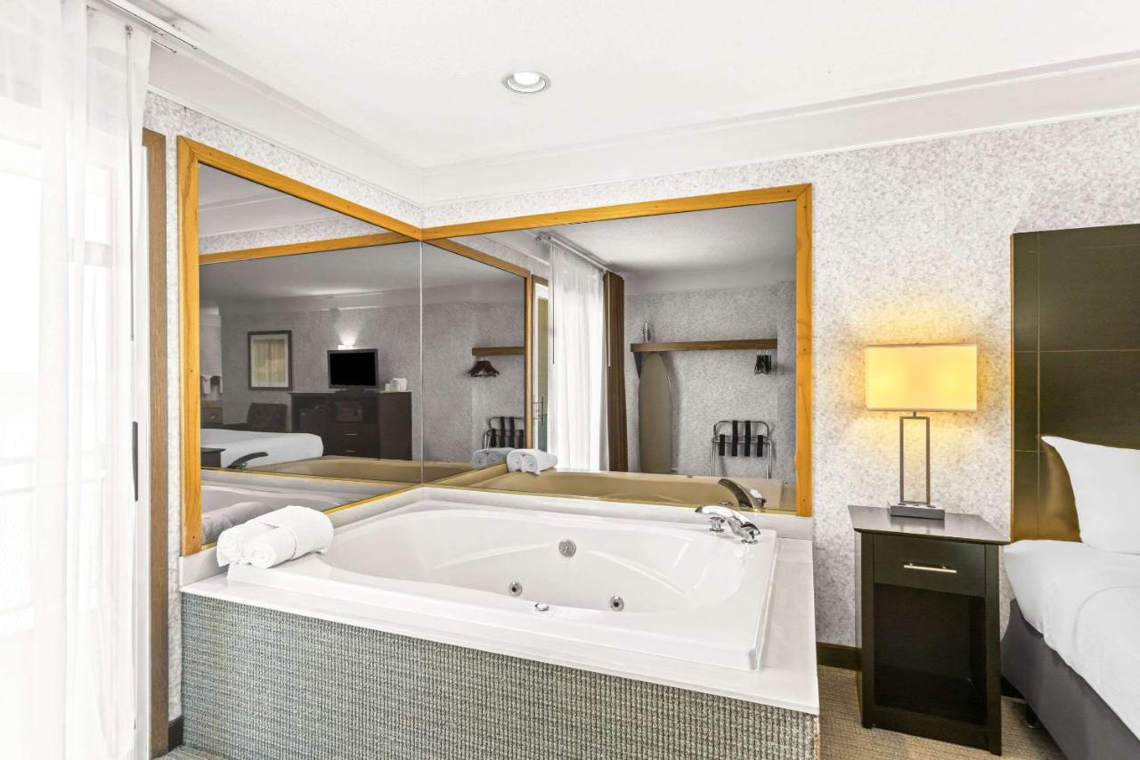 | Quality Inn Lakefront