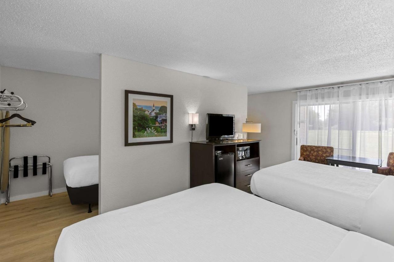 | Quality Inn Lakefront