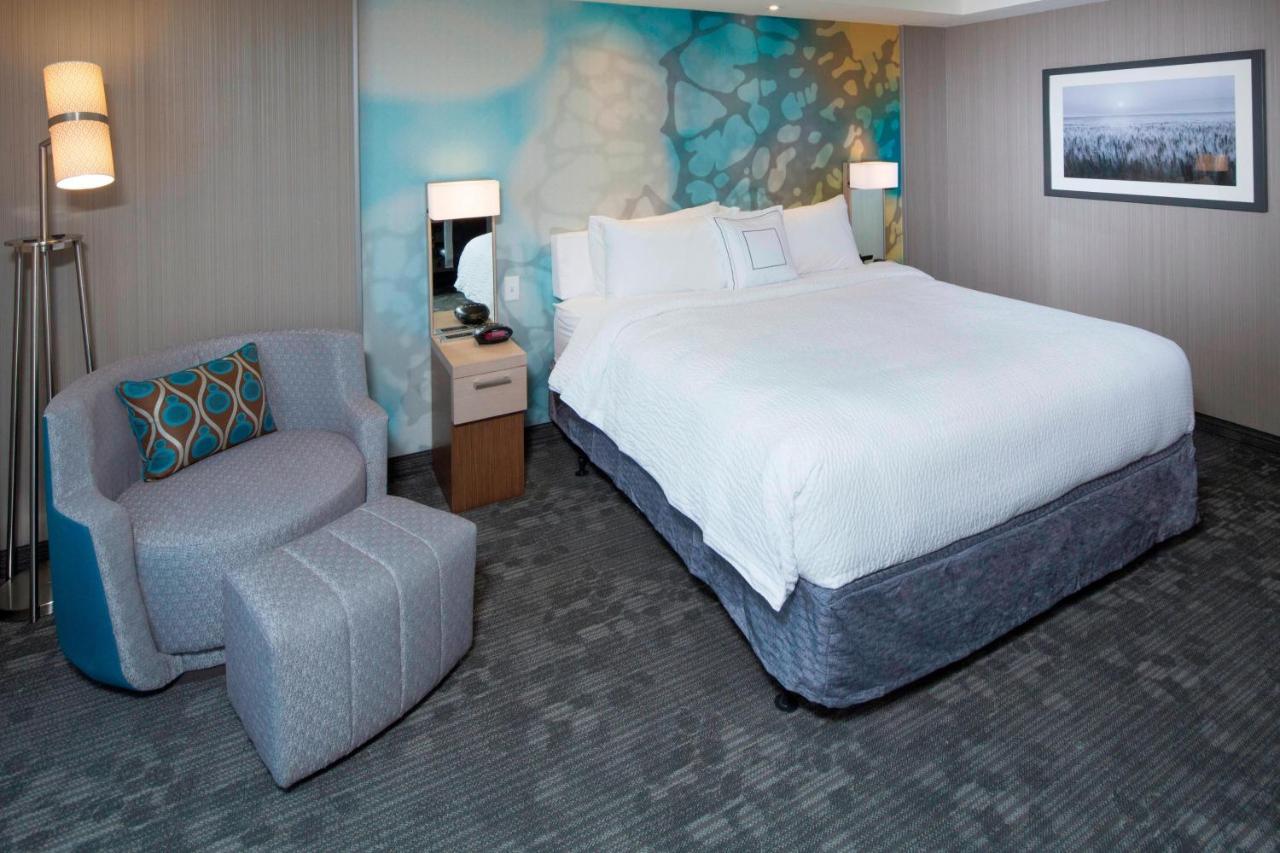 | Courtyard by Marriott Dallas Midlothian at Midlothian Conference Center