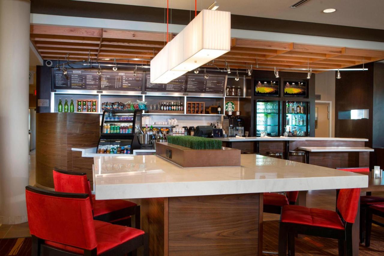 | Courtyard by Marriott Dallas Midlothian at Midlothian Conference Center