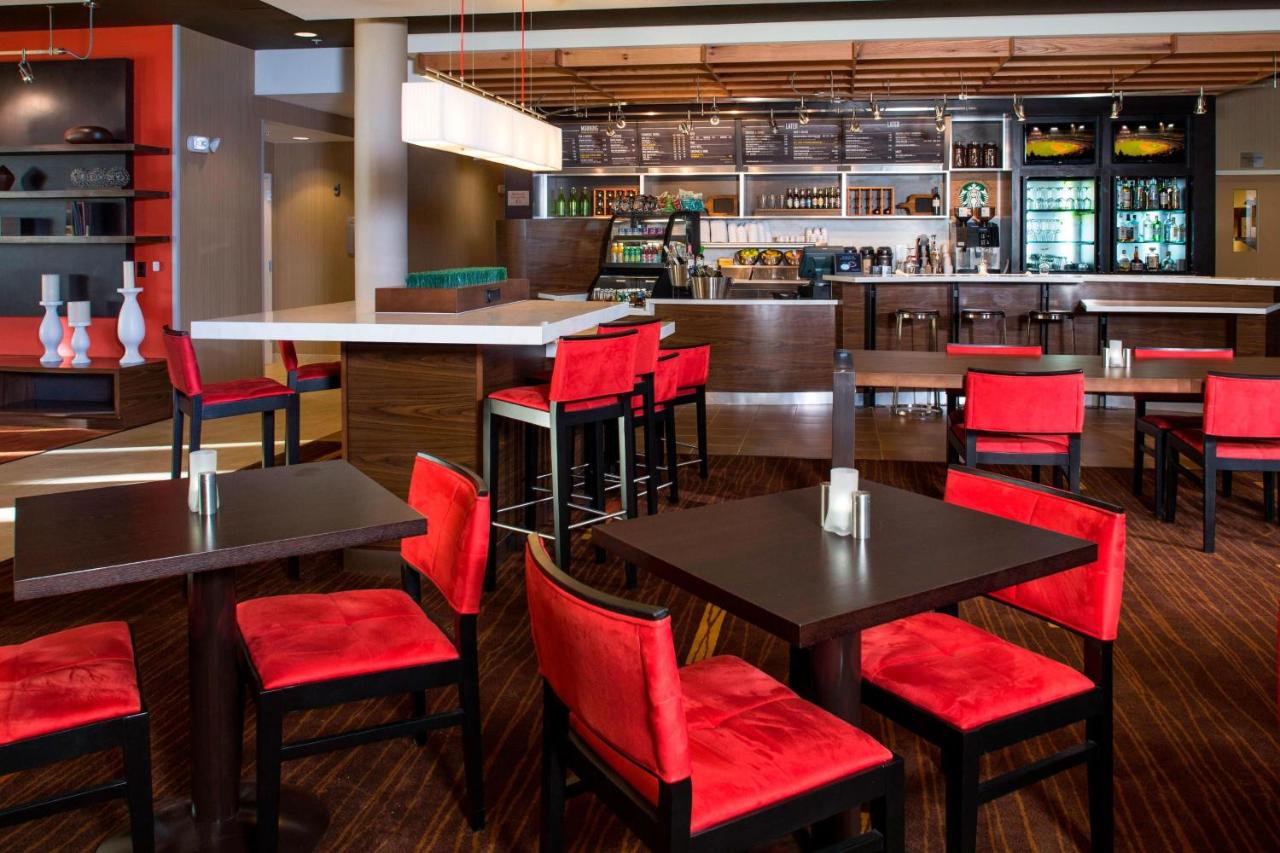 | Courtyard by Marriott Dallas Midlothian at Midlothian Conference Center