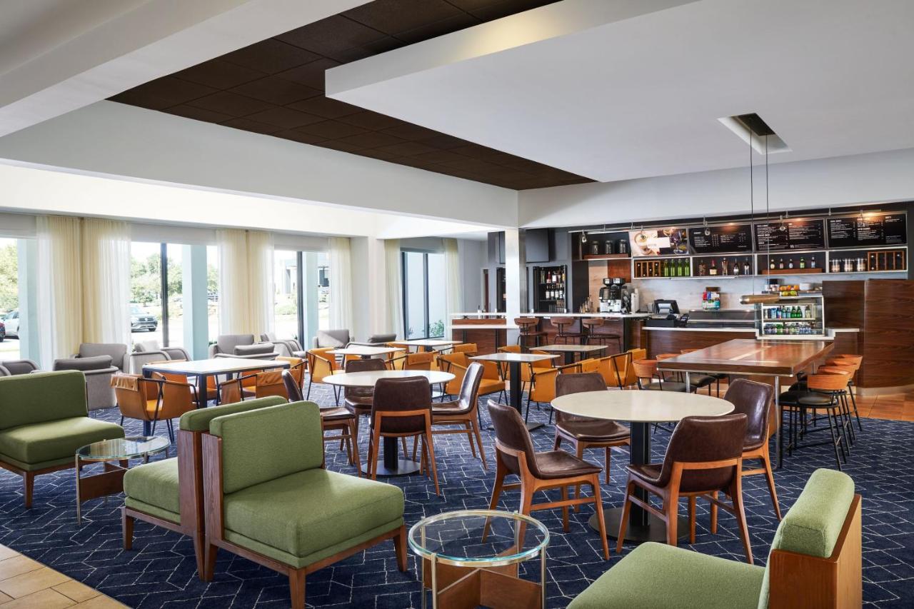  | Courtyard Kansas City Overland Park/Metcalf, South of College Boulevard