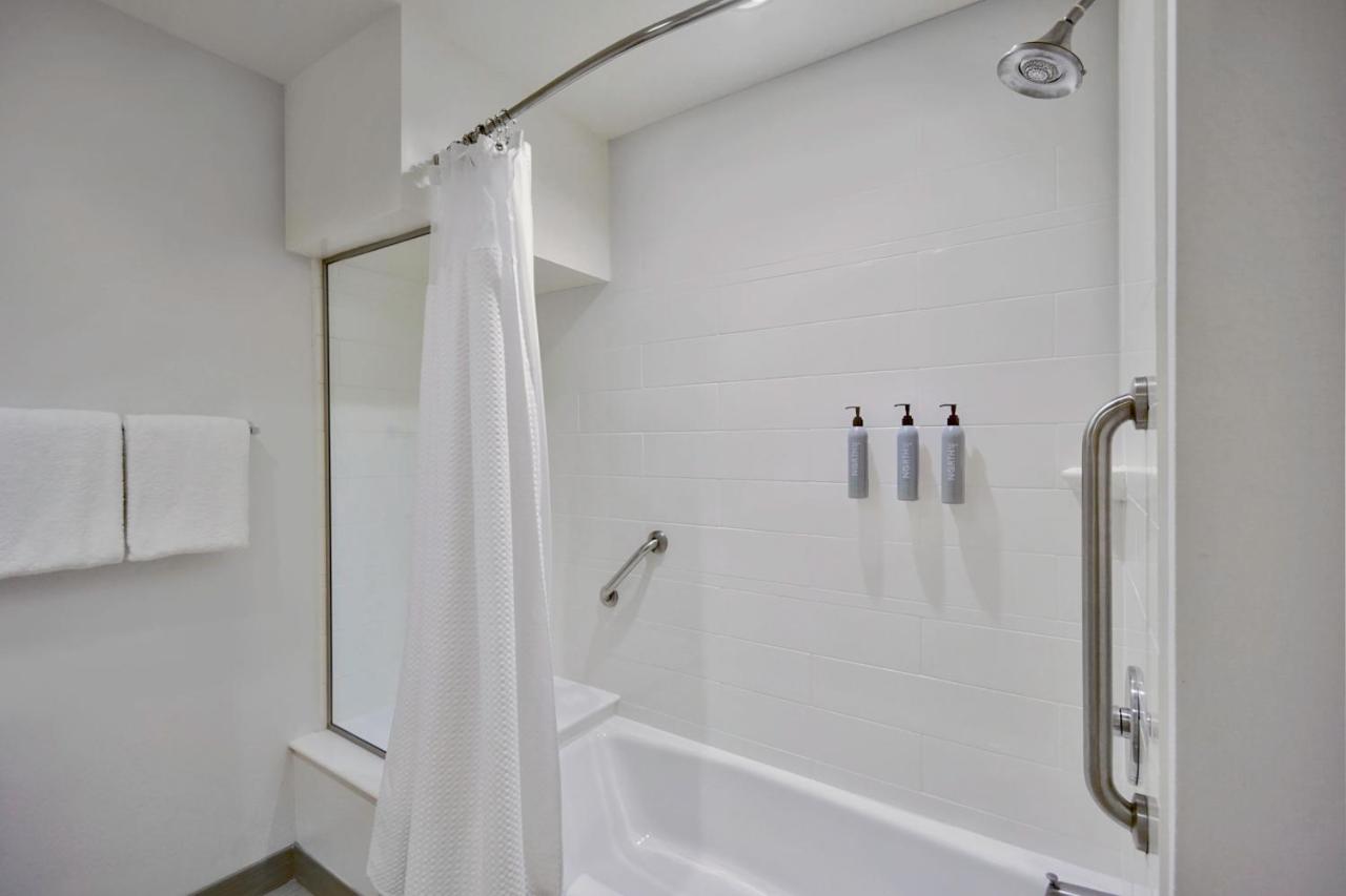 Suite, 1 King at Courtyard by Marriott Nashville Green Hills