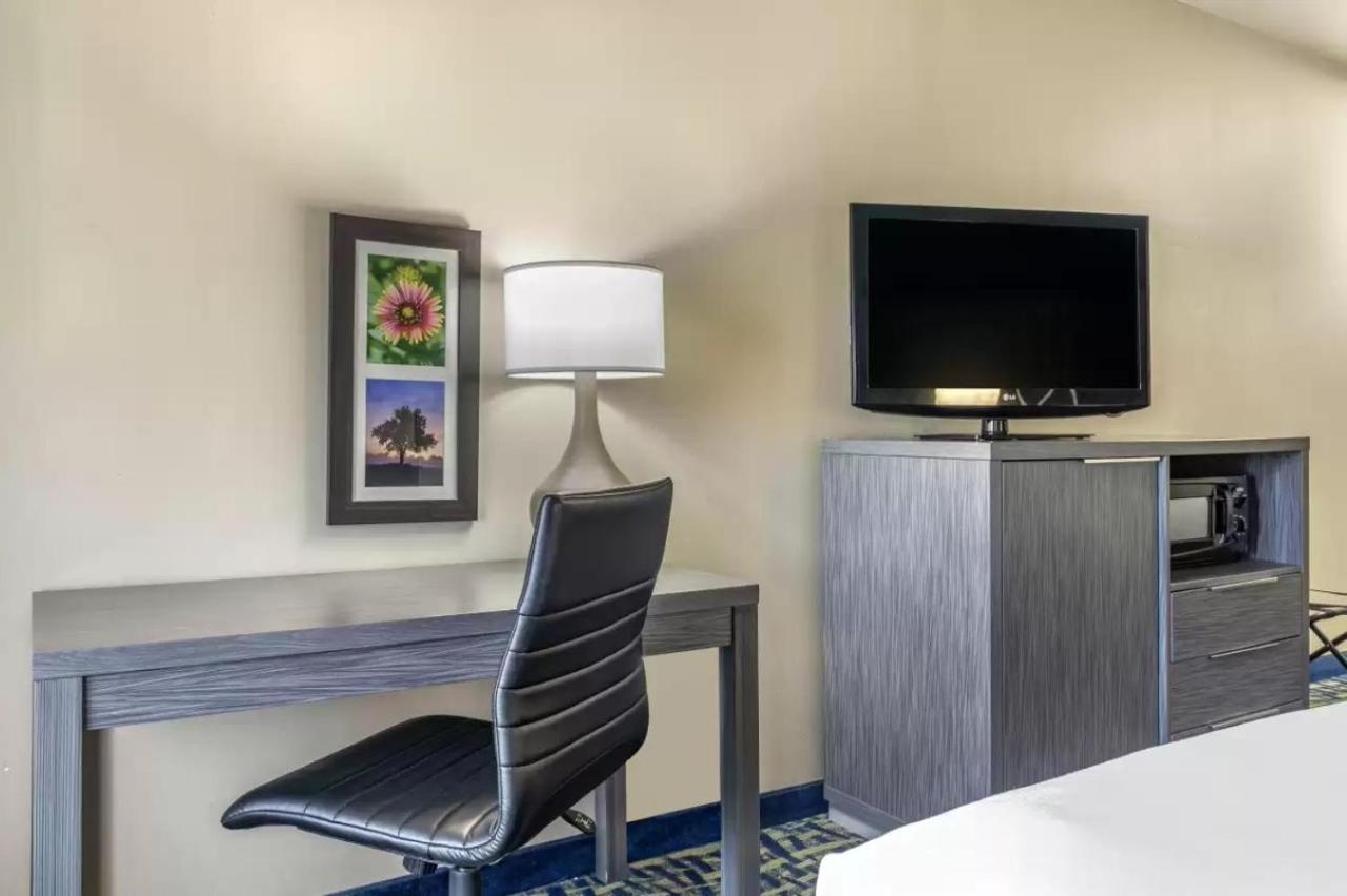 Queen Room with Two Queen Beds - Accessible/Non-Smoking at Comfort Inn & Suites Pauls Valley - City Lake