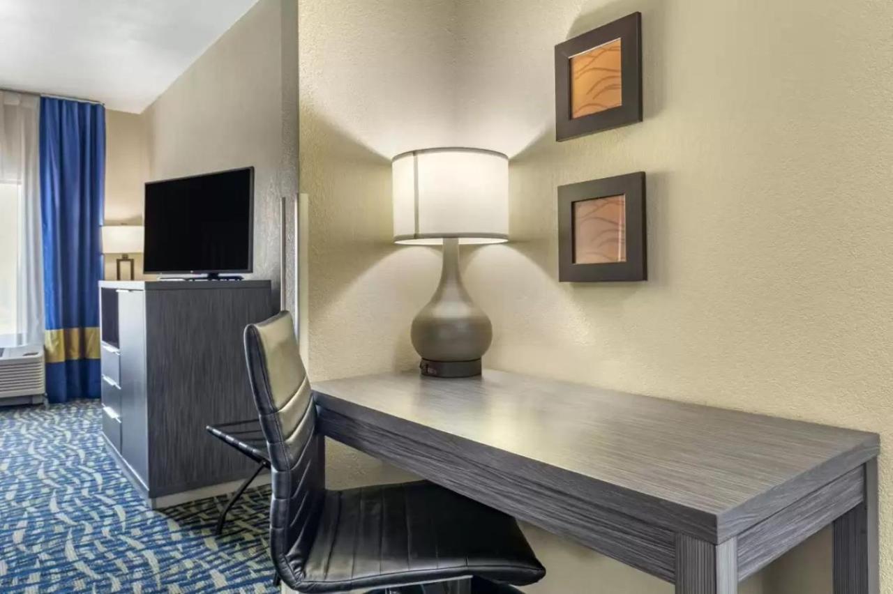 King Suite with Sofa Bed - Non-Smoking at Comfort Inn & Suites Pauls Valley - City Lake