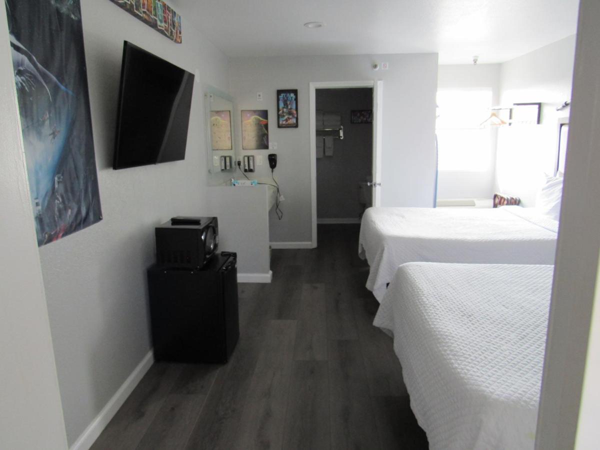 Family Suite at Capri Suites Anaheim