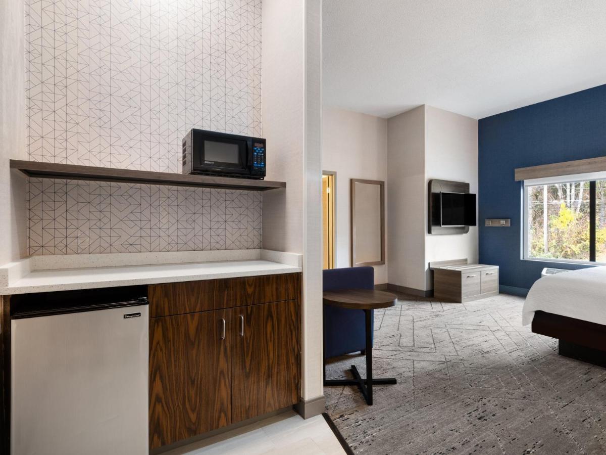 King Suite with Hot Tub - Non-Smoking at Holiday Inn Express Meadville (I-79 Exit 147a) by IHG