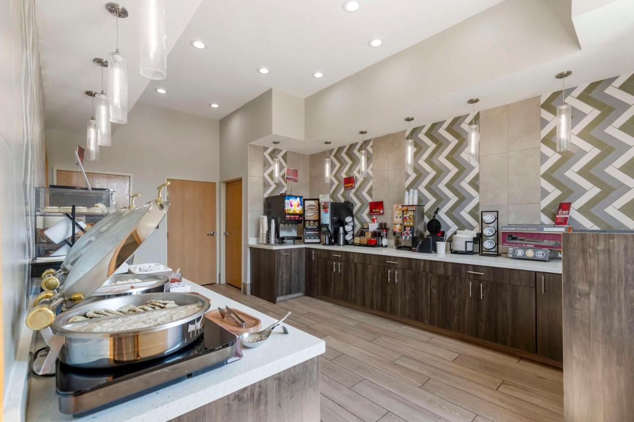  | Best Western Plus Des Moines West Inn & Suites
