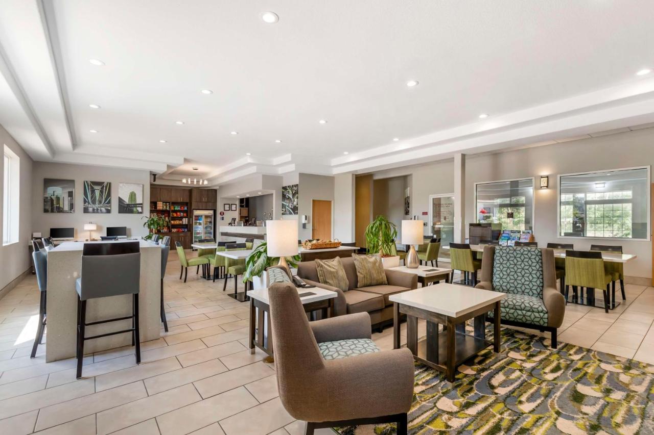 | Best Western Plus Des Moines West Inn & Suites