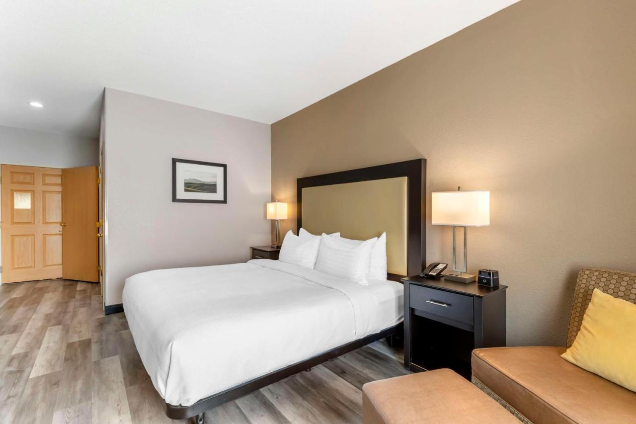 | Best Western Plus Des Moines West Inn & Suites