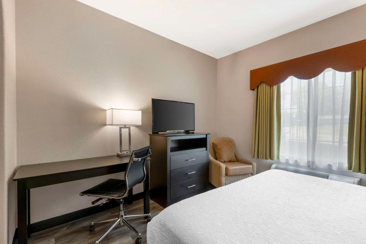 King Suite with Sofa Bed - Disability Access - Non smoking at Best Western Plus Des Moines West Inn & Suites