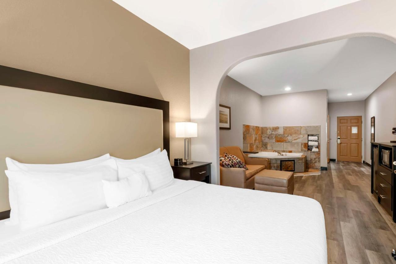 | Best Western Plus Des Moines West Inn & Suites