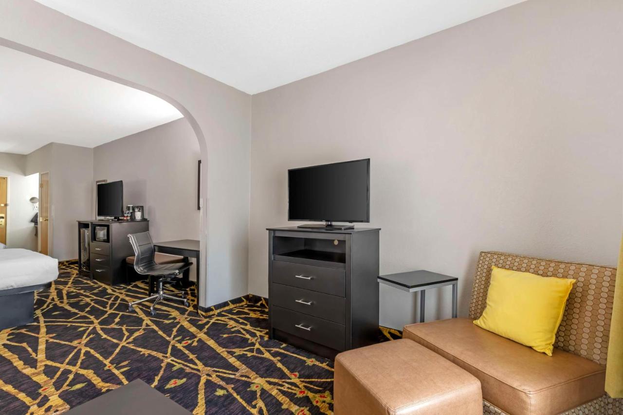 Queen Suite with Two Queen Beds - Non Smoking at Best Western Plus Des Moines West Inn & Suites