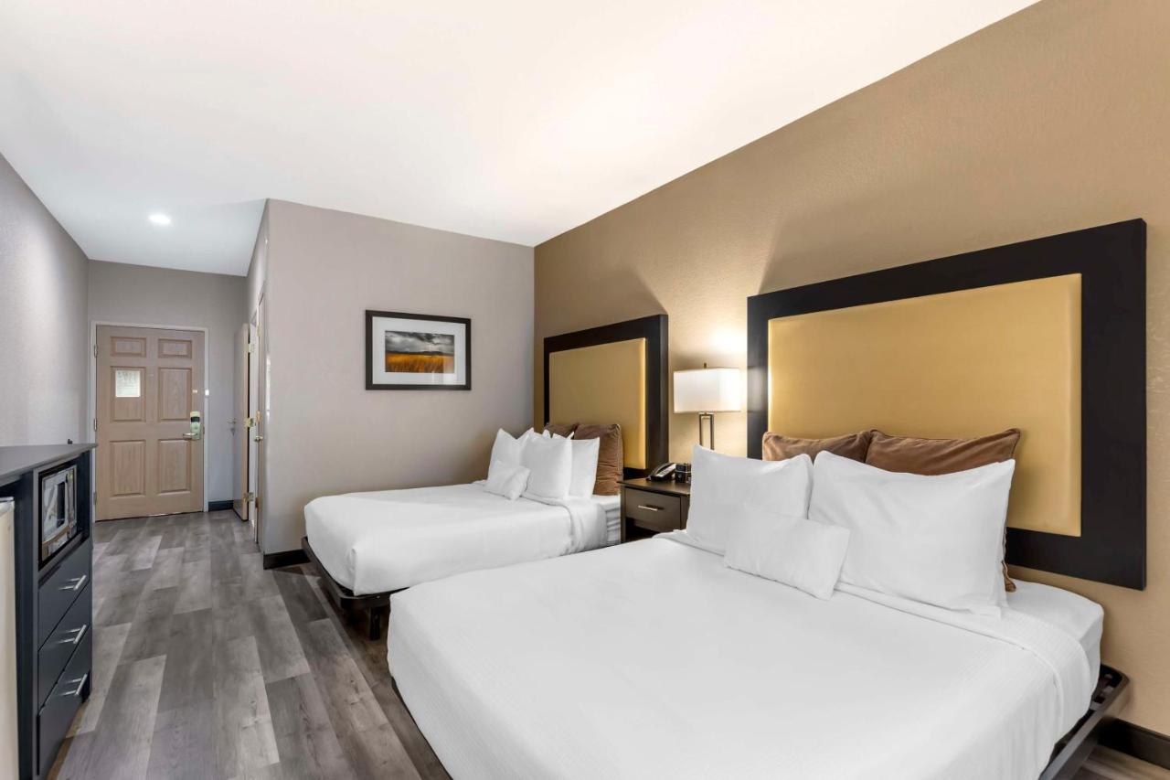 | Best Western Plus Des Moines West Inn & Suites