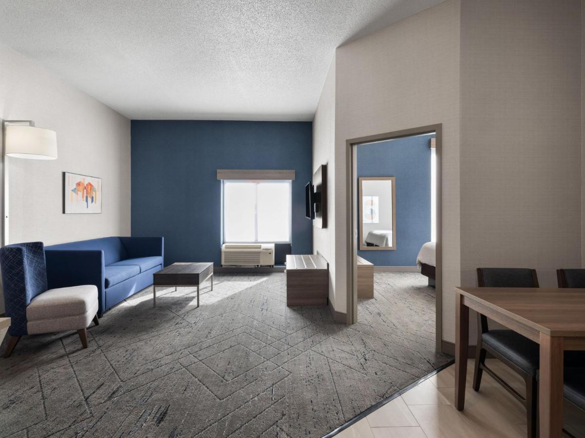 Deluxe Family Suite - Non-Smoking at Holiday Inn Express Meadville (I-79 Exit 147a) by IHG