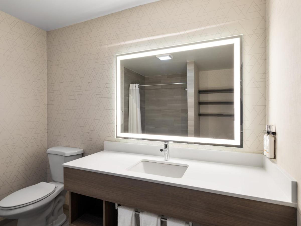 King Suite with Hot Tub - Non-Smoking at Holiday Inn Express Meadville (I-79 Exit 147a) by IHG