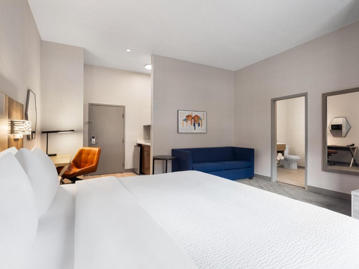 King Suite with Hot Tub - Non-Smoking at Holiday Inn Express Meadville (I-79 Exit 147a) by IHG