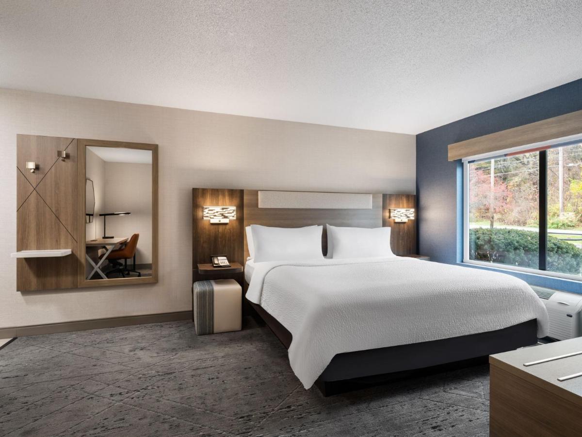  | Holiday Inn Express Meadville (I-79 Exit 147a), an IHG Hotel