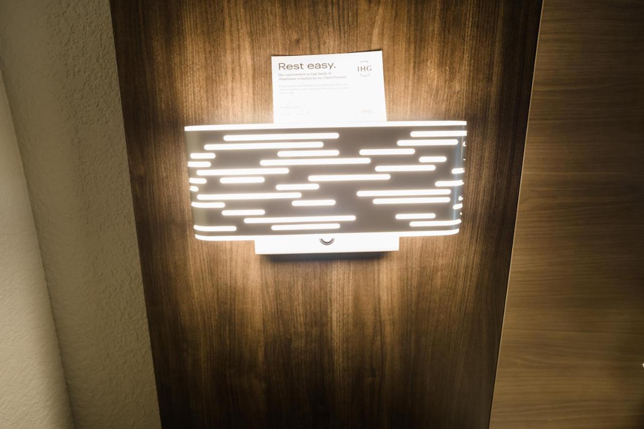 | Holiday Inn Express Hotel & Suites Knoxville-North-I-75 Exit 112, an IHG Hotel