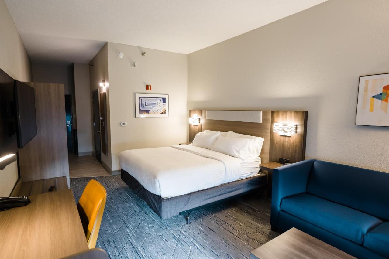 | Holiday Inn Express Hotel & Suites Knoxville-North-I-75 Exit 112, an IHG Hotel