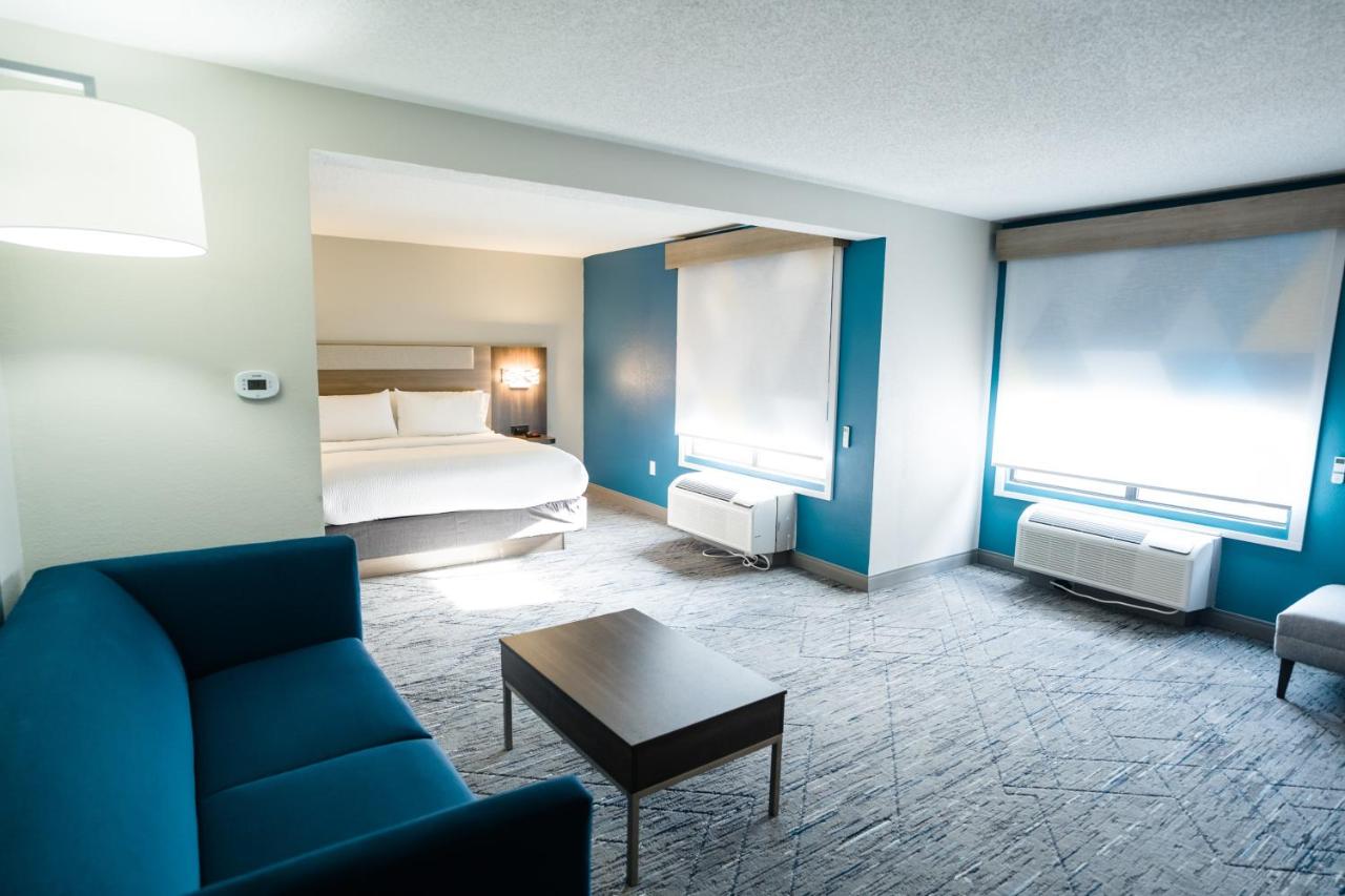 | Holiday Inn Express Hotel & Suites Knoxville-North-I-75 Exit 112, an IHG Hotel
