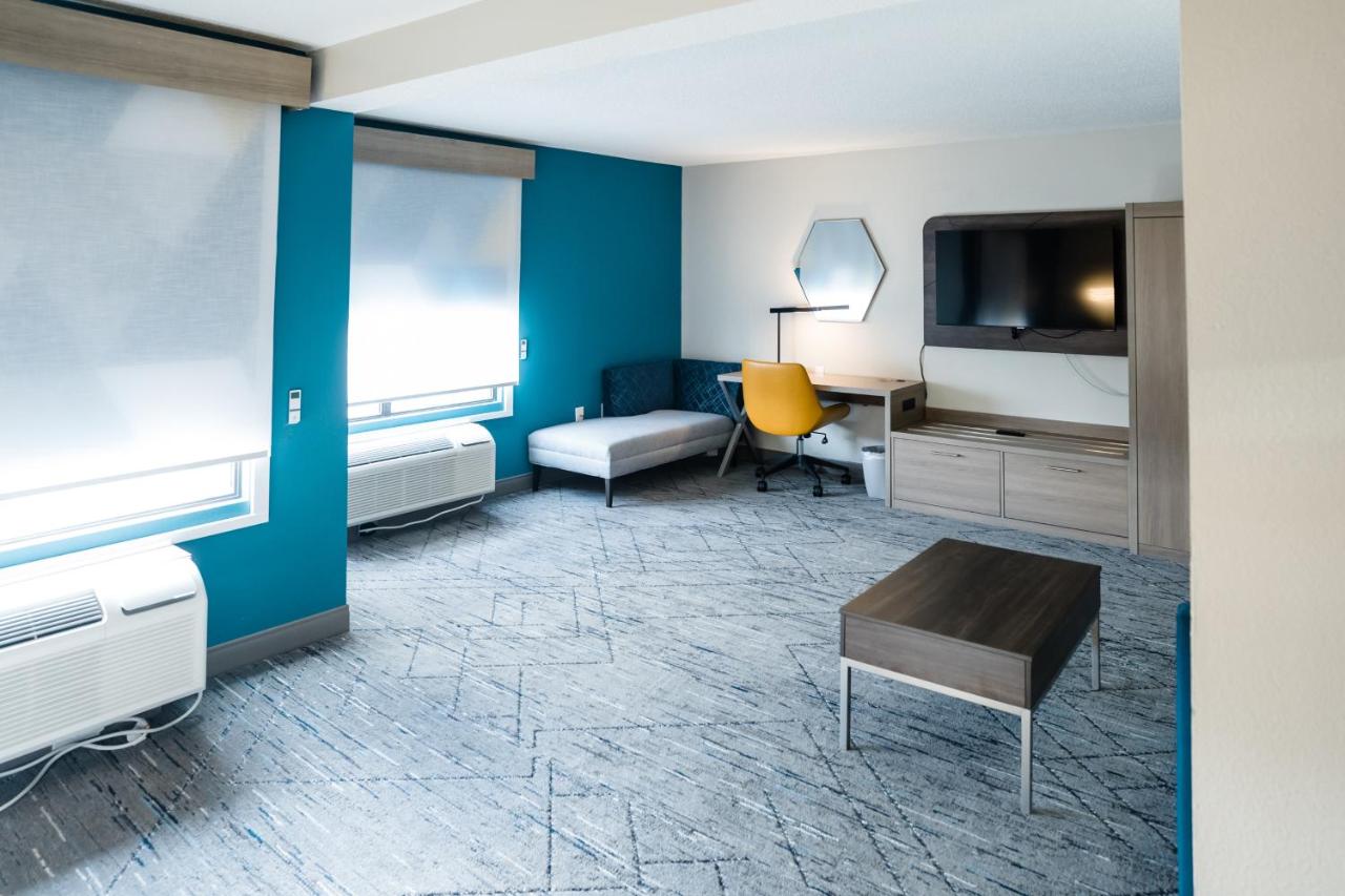| Holiday Inn Express Hotel & Suites Knoxville-North-I-75 Exit 112, an IHG Hotel