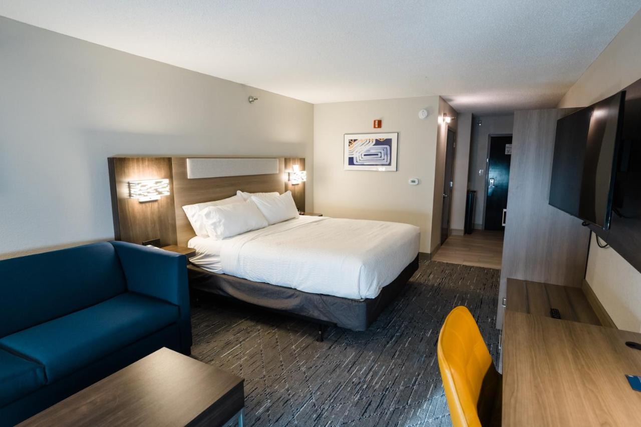 | Holiday Inn Express Hotel & Suites Knoxville-North-I-75 Exit 112, an IHG Hotel