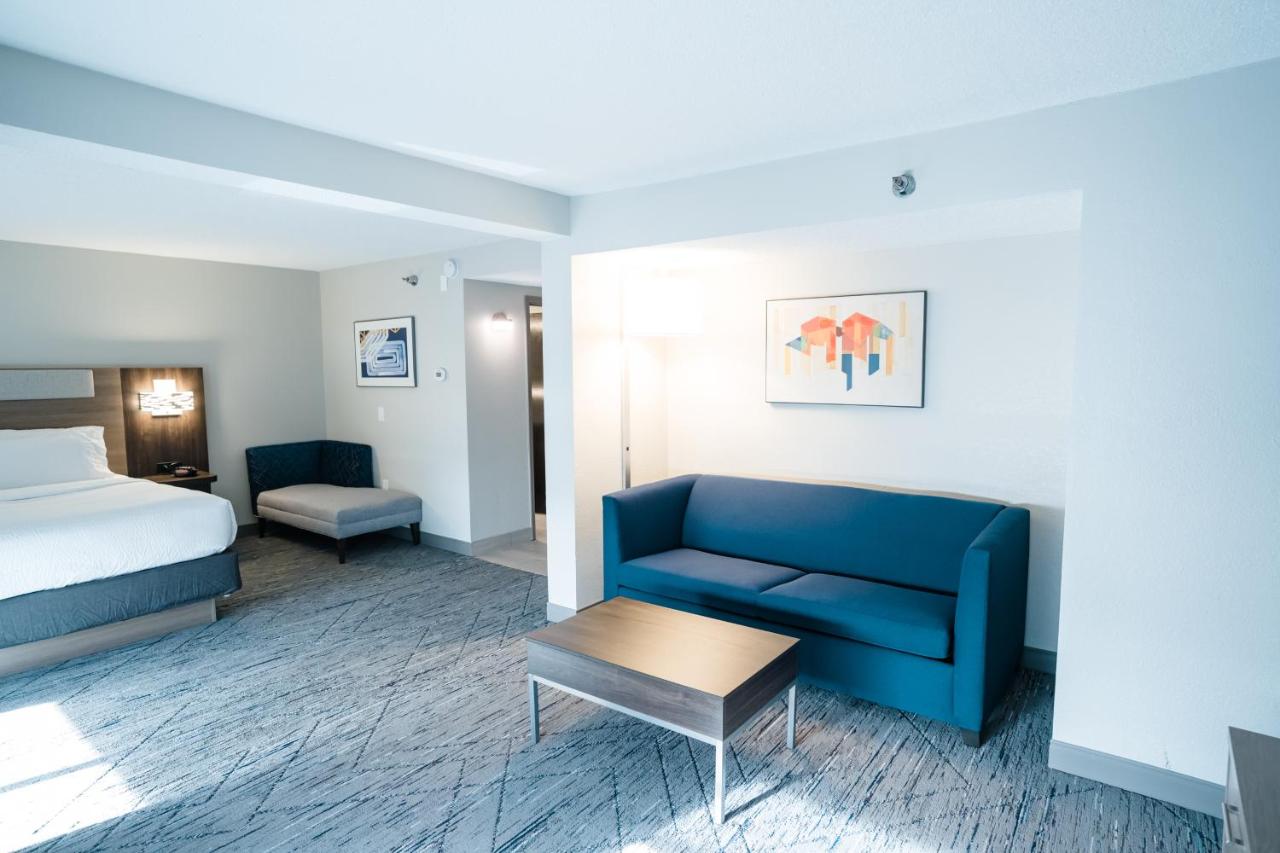 | Holiday Inn Express Hotel & Suites Knoxville-North-I-75 Exit 112, an IHG Hotel