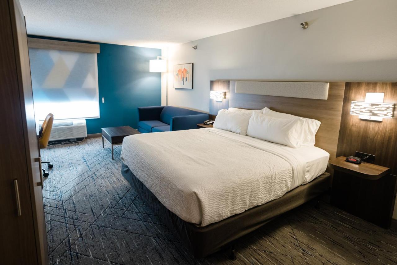 | Holiday Inn Express Hotel & Suites Knoxville-North-I-75 Exit 112, an IHG Hotel