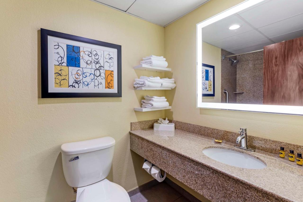 | Best Western Plus North Shore Hotel