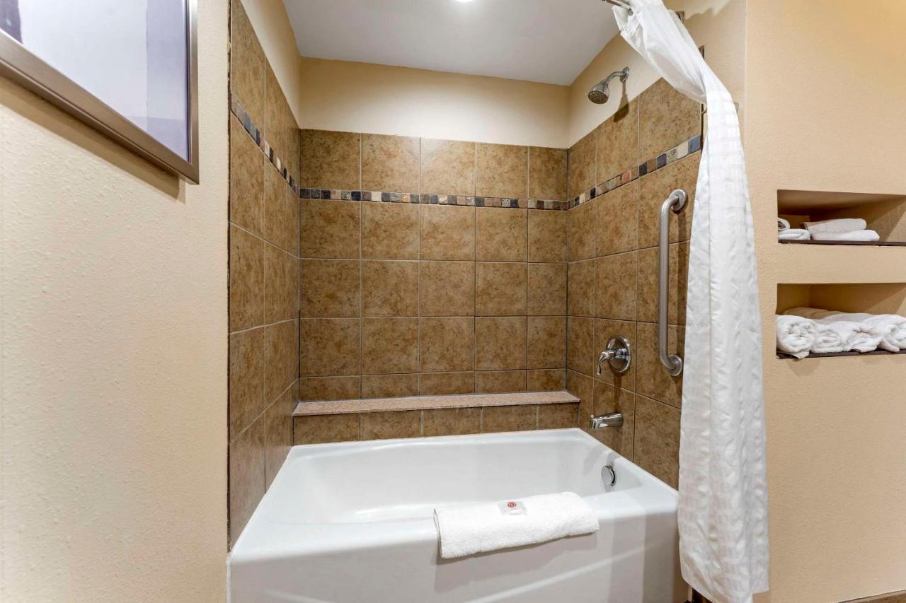 King Suite at Comfort Suites Monaca