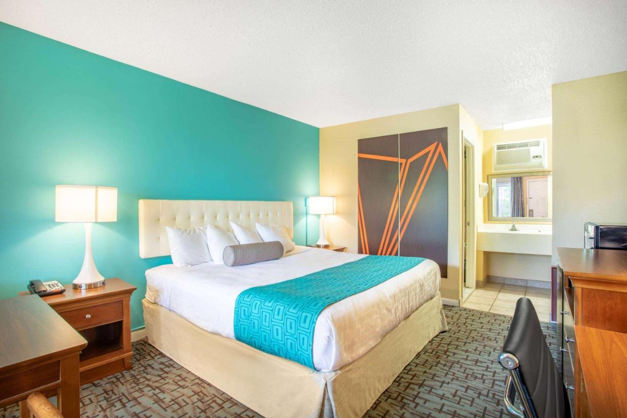 | Howard Johnson by Wyndham Rocky Hill