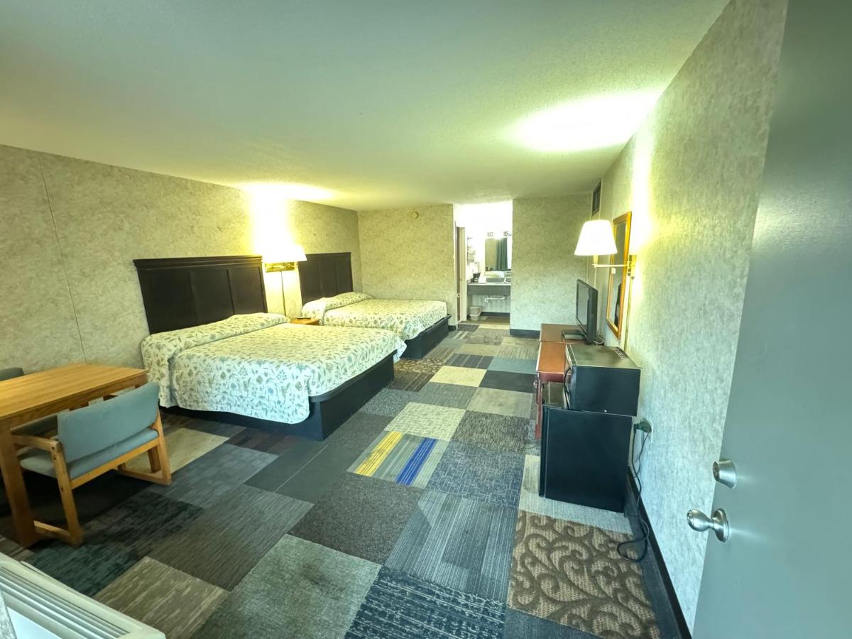 | Riverfront Lodge