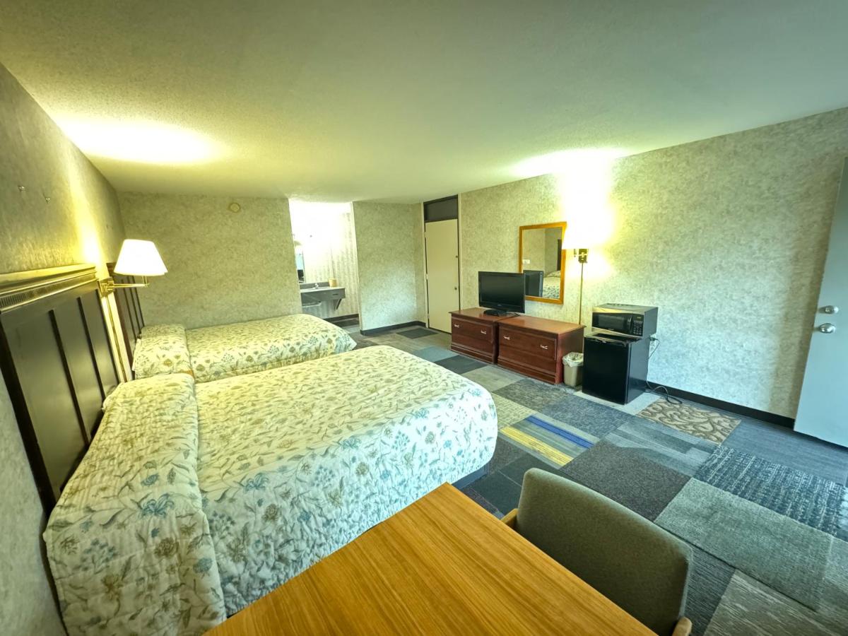 | Riverfront Lodge