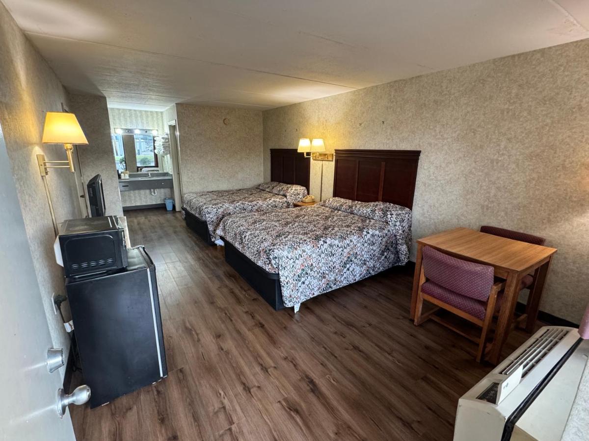 | Riverfront Lodge