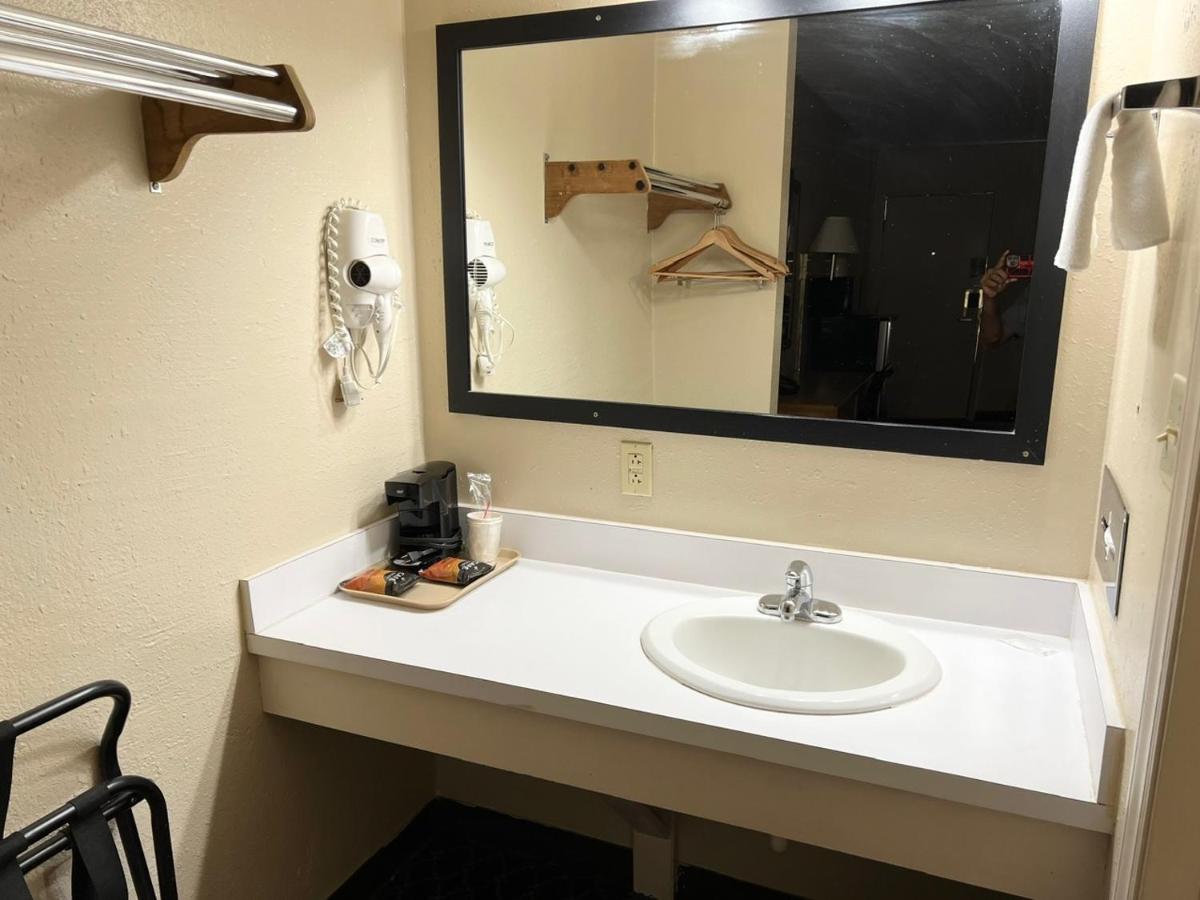 | Economy Inn McCook