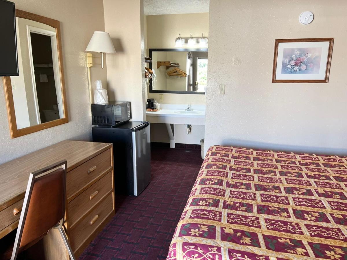 | Economy Inn McCook