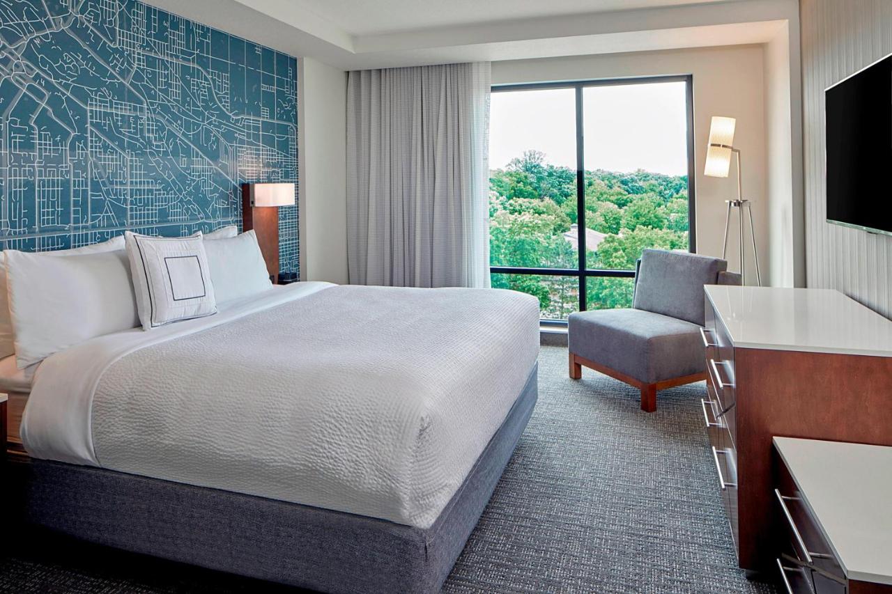 | Courtyard by Marriott Minneapolis West