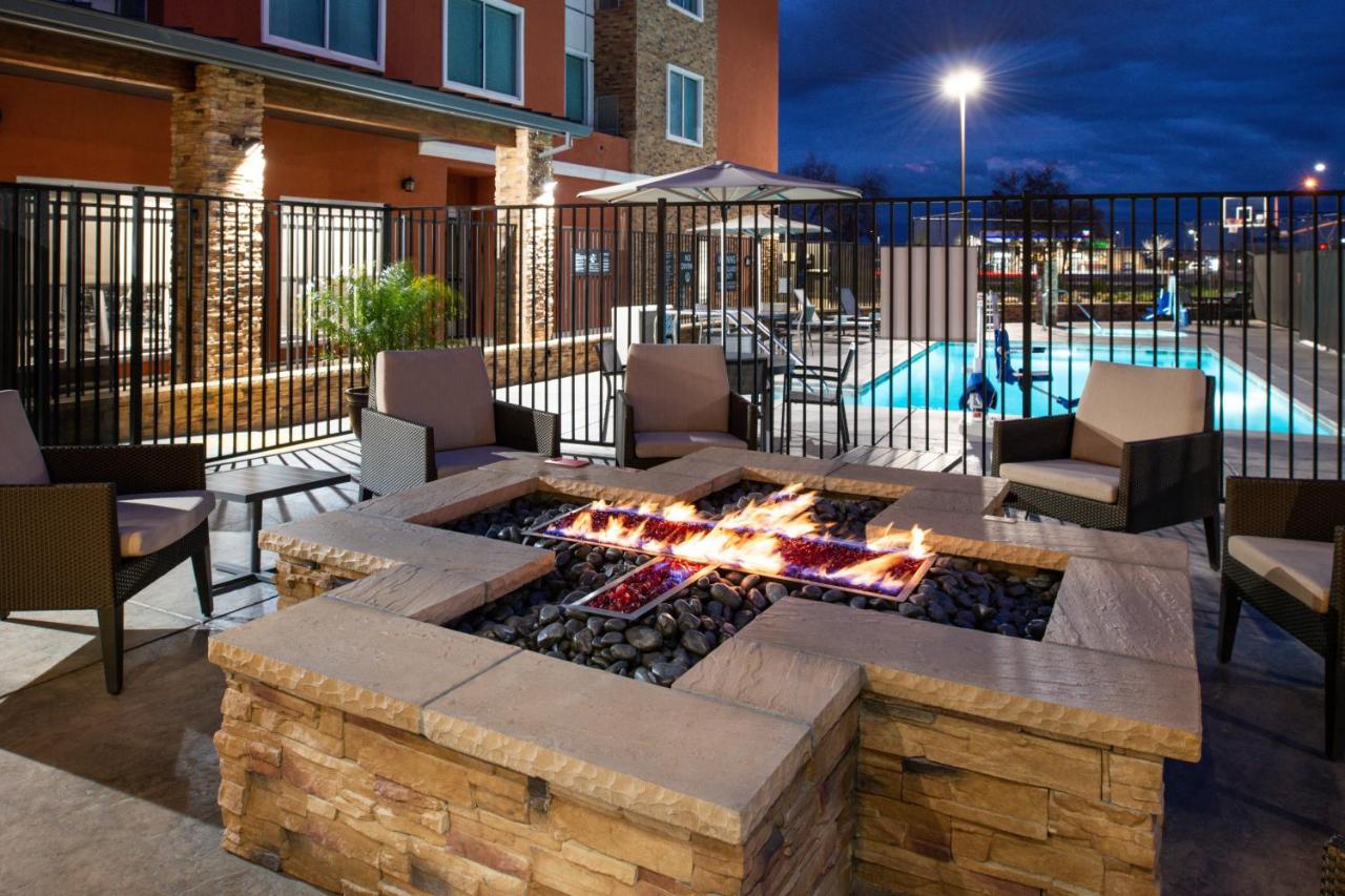 | Residence Inn Visalia