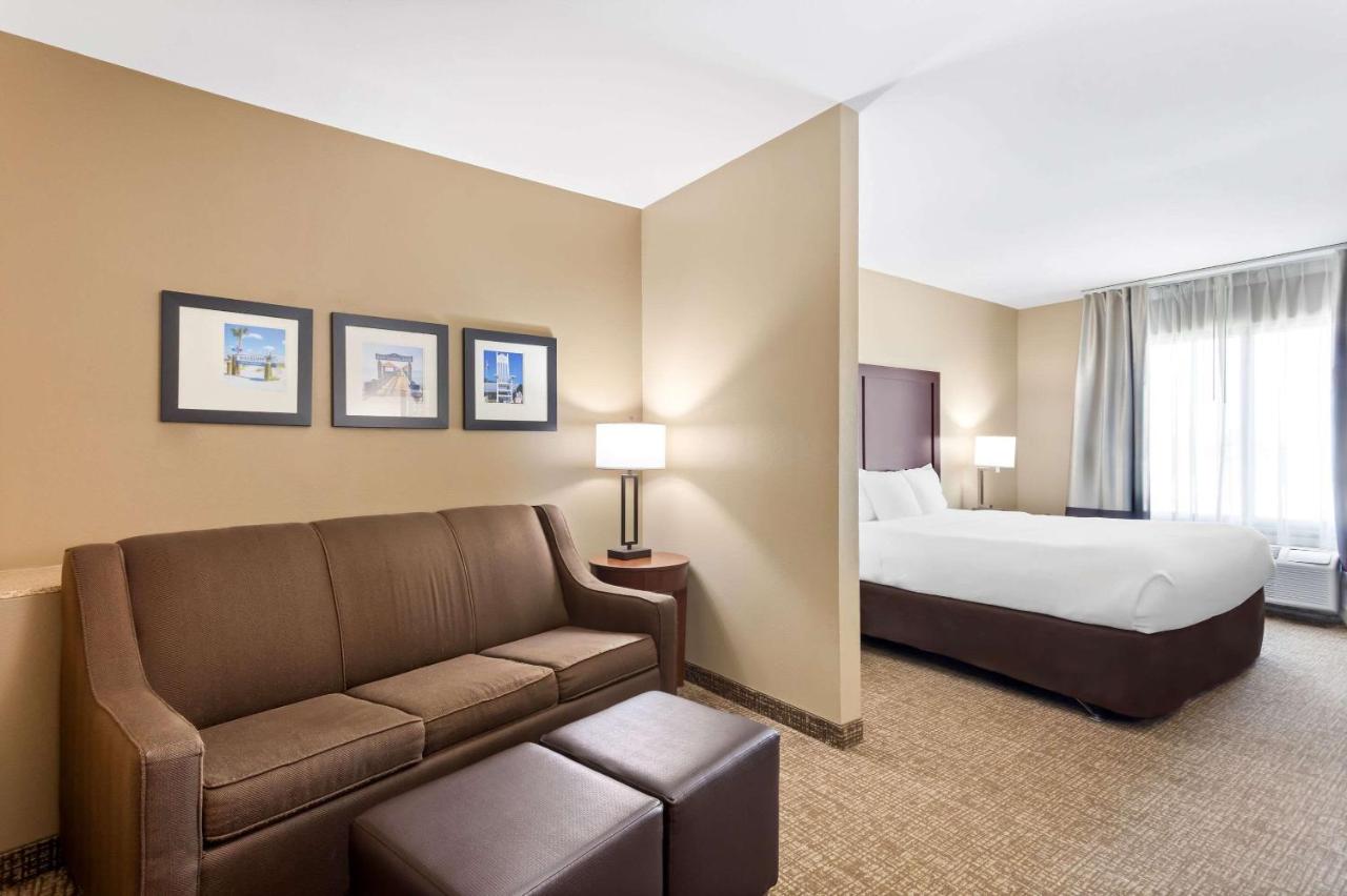 King Suite - Non-Smoking at Comfort Suites Gulfport Central