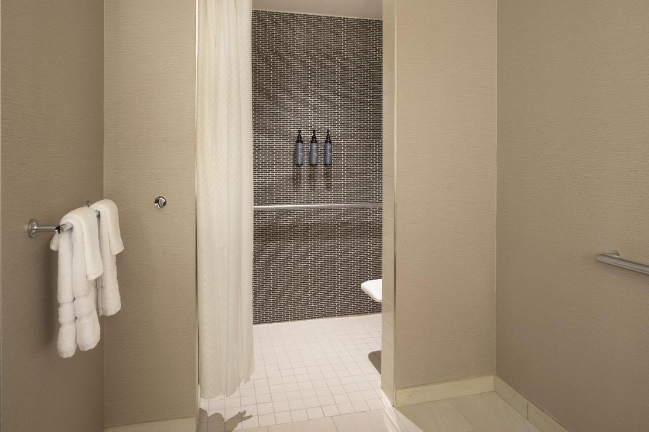 Guest room, 1 King, Park view at The Westin South Coast Plaza, Costa Mesa
