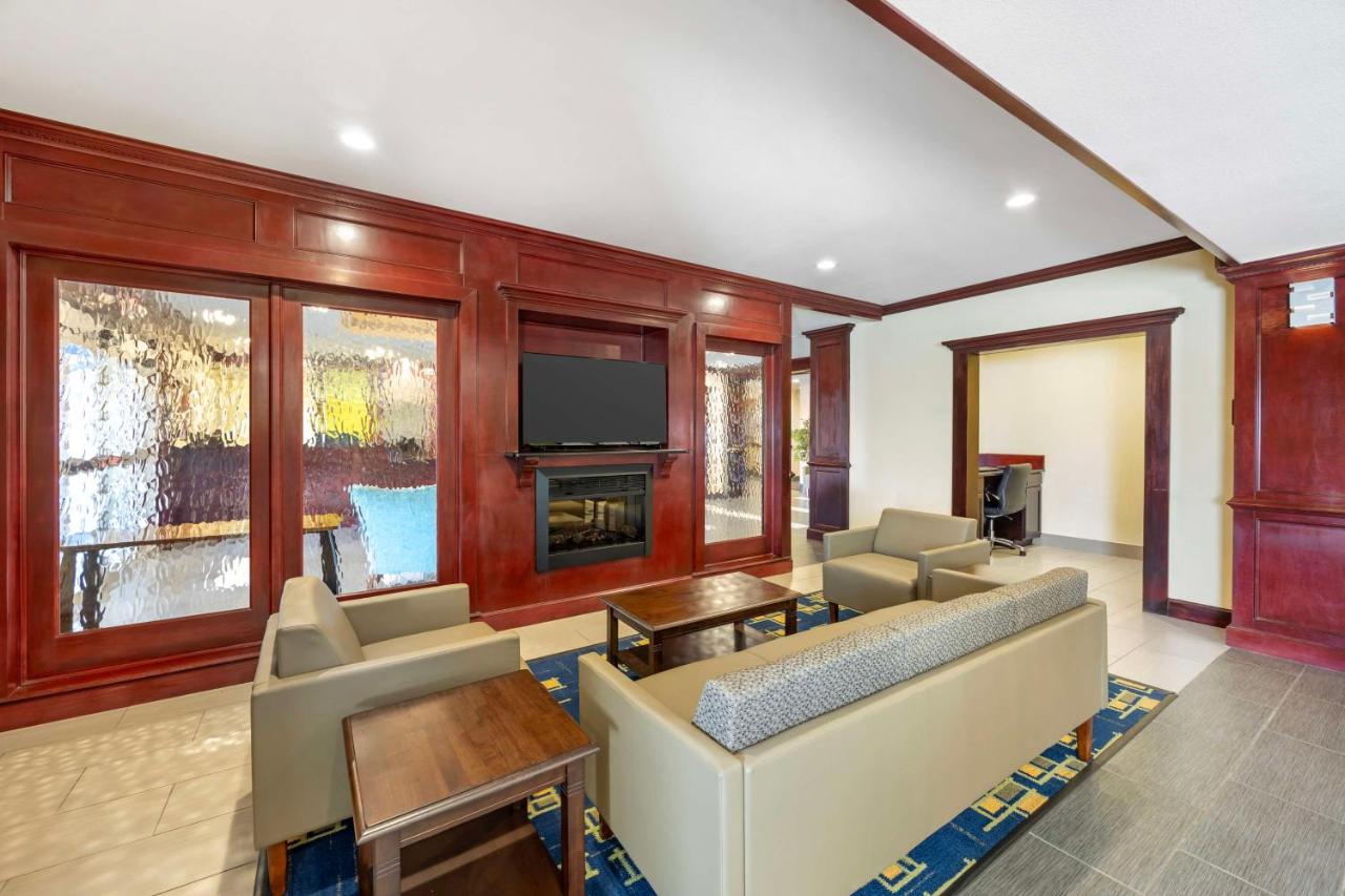 | Best Western Plus Pratt