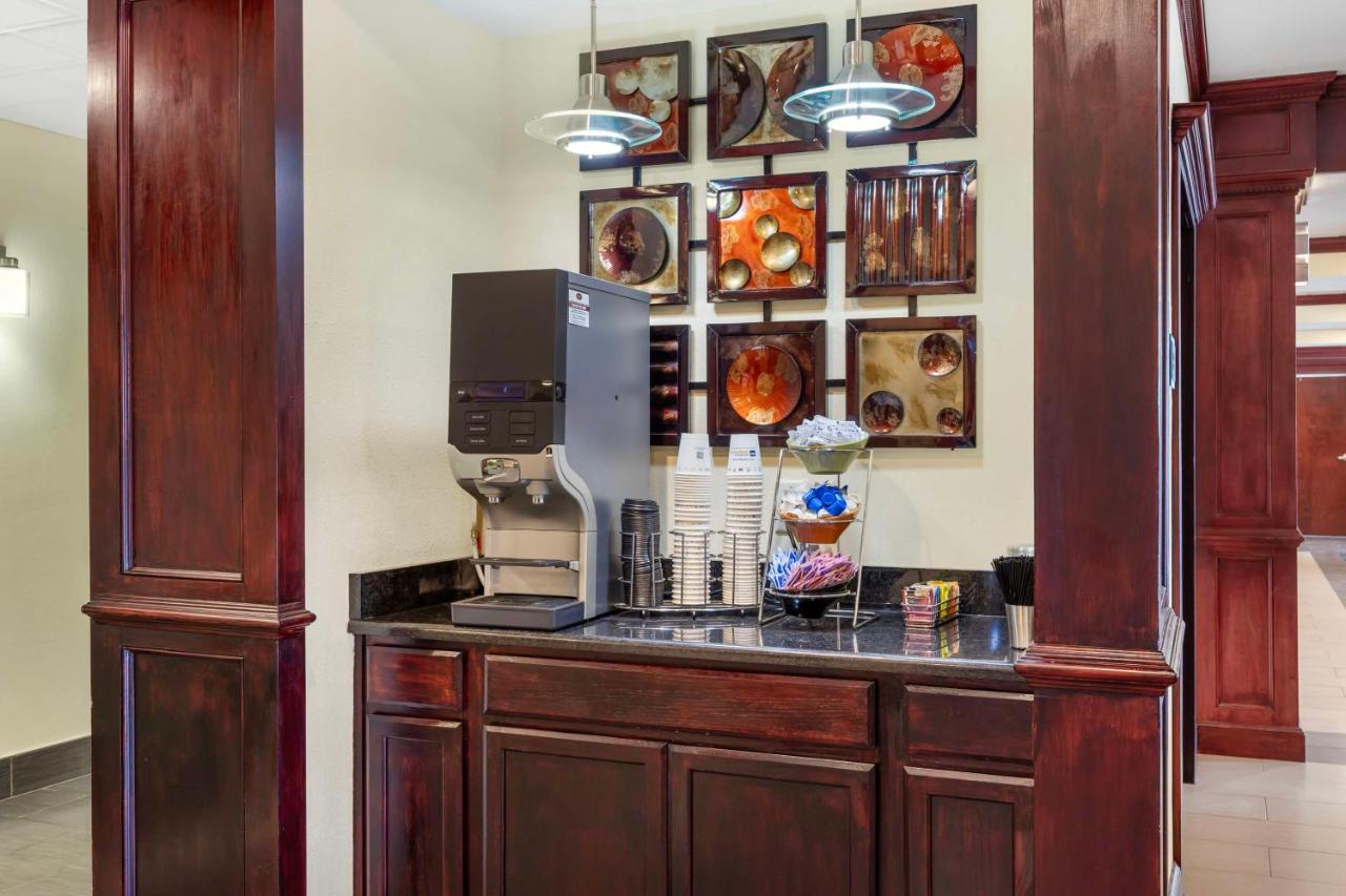 | Best Western Plus Pratt