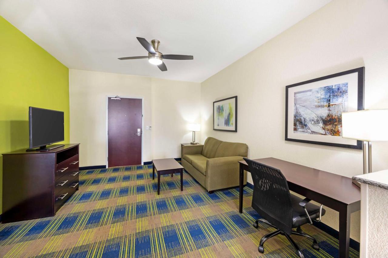 | Best Western Plus Pratt