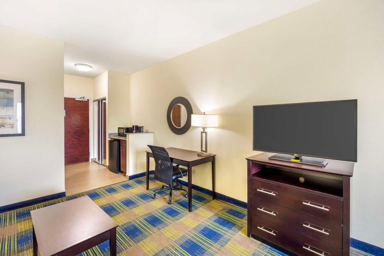 | Best Western Plus Pratt